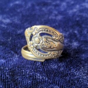 Vintage floral brass ring, adjustable